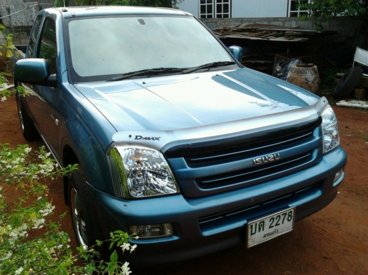 ISUZU D-MAX SPACE CAB SX 2.5 MT ปี 2003 สวยจัดสีบางเดิมทั้งคัน เครื่องแห้้งแรงดีไม่มีเยิ้ม ภายในเก๋งคอนโซลสวยมาก เครื่องเสียงชุดใหญ่ CD พ.เพาเวอร์ กระบะปูพื้นยางลายเนอร์ ช่วงล่างแน่นหนึบ ยางสภาพดี 4 เส้นหน้าหลังประมาณ 70\% พร้อมใช้งาน เอกสารทะเบียนภาษีครบไ