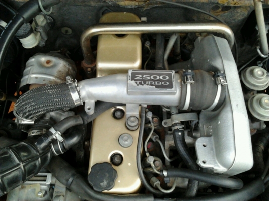 ISUZU D-MAX SPACE CAB SX 2.5 MT ปี 2003 สวยจัดสีบางเดิมทั้งคัน เครื่องแห้้งแรงดีไม่มีเยิ้ม ภายในเก๋งคอนโซลสวยมาก เครื่องเสียงชุดใหญ่ CD พ.เพาเวอร์ กระบะปูพื้นยางลายเนอร์ ช่วงล่างแน่นหนึบ ยางสภาพดี 4 เส้นหน้าหลังประมาณ 70\% พร้อมใช้งาน เอกสารทะเบียนภาษีครบไ