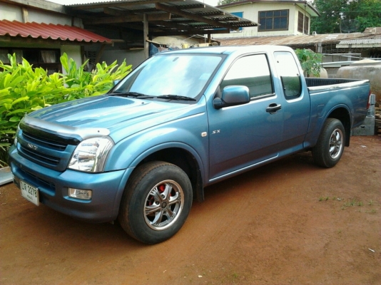 ISUZU D-MAX SPACE CAB SX 2.5 MT ปี 2003 สวยจัดสีบางเดิมทั้งคัน เครื่องแห้้งแรงดีไม่มีเยิ้ม ภายในเก๋งคอนโซลสวยมาก เครื่องเสียงชุดใหญ่ CD พ.เพาเวอร์ กระบะปูพื้นยางลายเนอร์ ช่วงล่างแน่นหนึบ ยางสภาพดี 4 เส้นหน้าหลังประมาณ 70\% พร้อมใช้งาน เอกสารทะเบียนภาษีครบไ