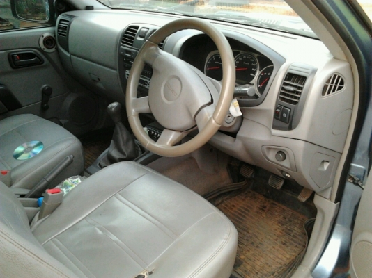 ISUZU D-MAX SPACE CAB SX 2.5 MT ปี 2003 สวยจัดสีบางเดิมทั้งคัน เครื่องแห้้งแรงดีไม่มีเยิ้ม ภายในเก๋งคอนโซลสวยมาก เครื่องเสียงชุดใหญ่ CD พ.เพาเวอร์ กระบะปูพื้นยางลายเนอร์ ช่วงล่างแน่นหนึบ ยางสภาพดี 4 เส้นหน้าหลังประมาณ 70\% พร้อมใช้งาน เอกสารทะเบียนภาษีครบไ