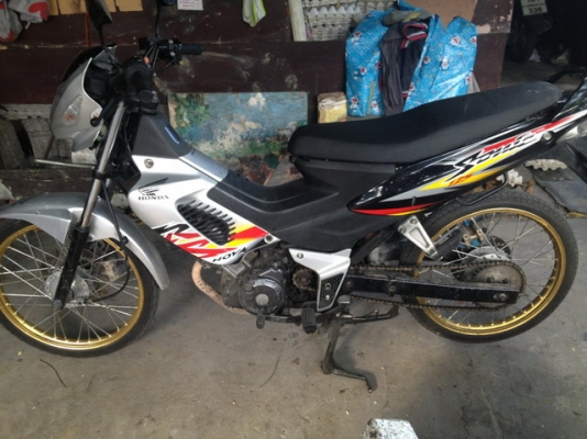 ขาย โซนิค ปี 47 เครื่องดี สีดี ทะเบียนเต็ม มีชุดโอน ราคา 17500