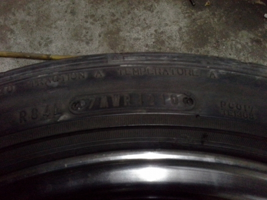 ขายยางDunlop LM703 205-45-17 ปลายปี10 1ชุด ถูกๆ