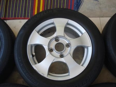 ขายล้อแม็กขอบ 15 เก่าเก็บ 5 วง 4 รู 114.3 ยางปี 10 สวยๆพร้อมใช้งาน ขายล้อแม็กขอบ 15 เก่าเก็บ 5 วง 4 รู 114.3 ยางปี 10 สวยๆพร้อมใช้งาน