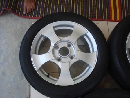 ขายล้อแม็กขอบ 15 เก่าเก็บ 5 วง 4 รู 114.3 ยางปี 10 สวยๆพร้อมใช้งาน ขายล้อแม็กขอบ 15 เก่าเก็บ 5 วง 4 รู 114.3 ยางปี 10 สวยๆพร้อมใช้งาน