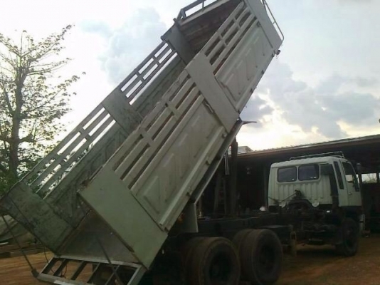 ***ขายแล้วครับขอบคุณ Truck2hand ขาย 10ล้อ2เพลาดั๊ม HINO FM3MNLD ปี40 เครื่องเดิมๆ M10C 240แรง แห้งดี ไม่เยิ้ม ไม่ไอ เกียร์เดิมๆ เข้าง่ายไม่หลุด ช่วงล่างสวยแน่น คัสซีสวยไม่บวมไม่ผุ  กระบะดั๊มเหล็กสามมิตรลอนเฉียง สภาพสวยไม่บุบ พื้นไม่ผุ แอร์ พาวเวอร์ ทริฟฟี