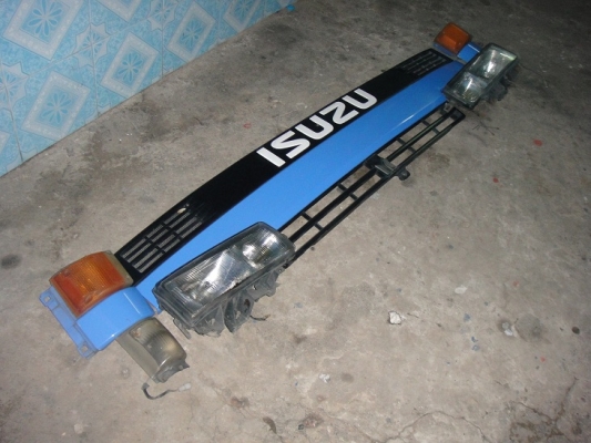 หน้ากาก + ตาไฟ + ไฟมุม + แก้ม  ของ ISUZU 115 แรงตาหวาน