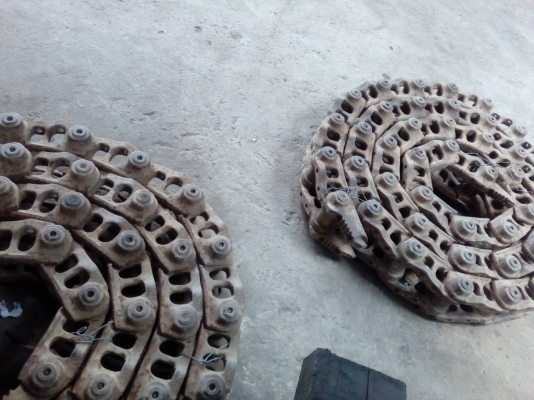 ขายโซ่เปล่า รถแทรกเตอร์ CAT-D-4-H เก่านอกบู้ชน้ำมัน 44ข้อ ตราCAT ขายคู่ละ 55,000 ขายโซ่เปล่า รถแทรกเตอร์ CAT-D-4-H เก่านอกบู้ชน้ำมัน 44ข้อ ตราCAT ขายคู่ละ 55,000