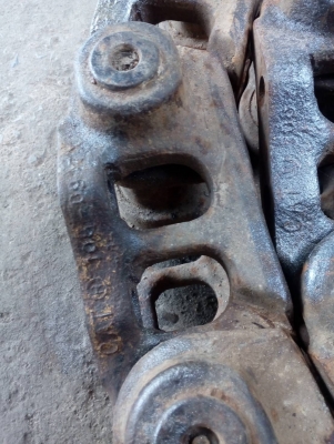 ขายโซ่เปล่า รถแทรกเตอร์ CAT-D-4-H เก่านอกบู้ชน้ำมัน 44ข้อ ตราCAT ขายคู่ละ 55,000 ขายโซ่เปล่า รถแทรกเตอร์ CAT-D-4-H เก่านอกบู้ชน้ำมัน 44ข้อ ตราCAT ขายคู่ละ 55,000