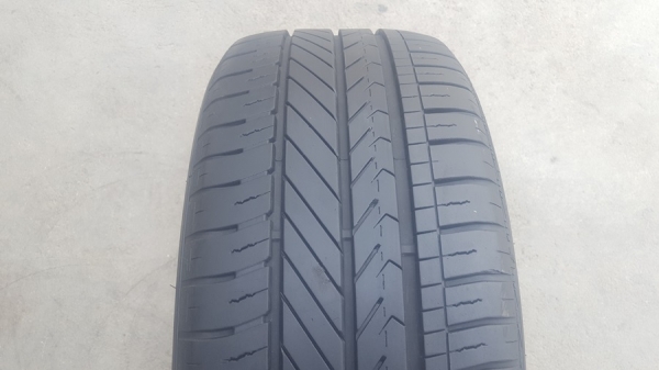 ขายยาง\% 215/50/17 ปี 17 GOODYEAR 4 เส้น ขายยาง\% 215/50/17 ปี 17 GOODYEAR 4 เส้น