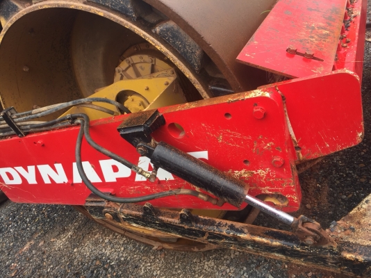 รถบด DYNAPAC รุ่น CA251. รถบด DYNAPAC รุ่น CA251.