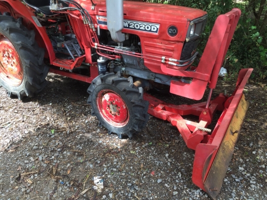 ยันมาร์ YM2020 4WD (ขับ 4 ล้อ) ยันมาร์ YM2020 4WD (ขับ 4 ล้อ)