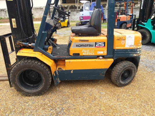 ขายรถยก KOMATSU FG 25-11 เครื่องเบนซิน H20  เสาสูง 5.5 เมตร ยกได้ 2.5 ตัน เกียร์ออโต้ ล้อหน้าคู่ รถนอกนำเข้า ติดต่อ 098-7962549