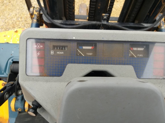 ขายรถยก KOMATSU FG 25-11 เครื่องเบนซิน H20  เสาสูง 5.5 เมตร ยกได้ 2.5 ตัน เกียร์ออโต้ ล้อหน้าคู่ รถนอกนำเข้า ติดต่อ 098-7962549