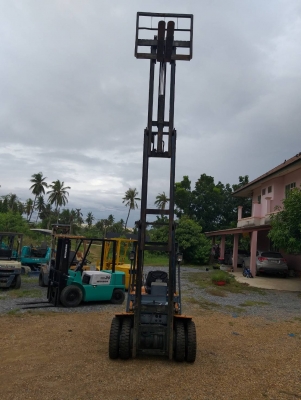 ขายรถยก KOMATSU FG 25-11 เครื่องเบนซิน H20  เสาสูง 5.5 เมตร ยกได้ 2.5 ตัน เกียร์ออโต้ ล้อหน้าคู่ รถนอกนำเข้า ติดต่อ 098-7962549