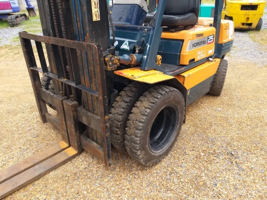 ขายรถยก KOMATSU FG 25-11 เครื่องเบนซิน H20  เสาสูง 5.5 เมตร ยกได้ 2.5 ตัน เกียร์ออโต้ ล้อหน้าคู่ รถนอกนำเข้า ติดต่อ 098-7962549