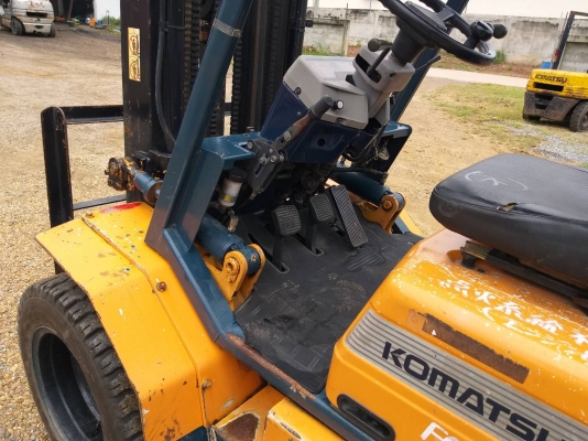 ขายรถยก KOMATSU FG 25-11 เครื่องเบนซิน H20  เสาสูง 5.5 เมตร ยกได้ 2.5 ตัน เกียร์ออโต้ ล้อหน้าคู่ รถนอกนำเข้า ติดต่อ 098-7962549