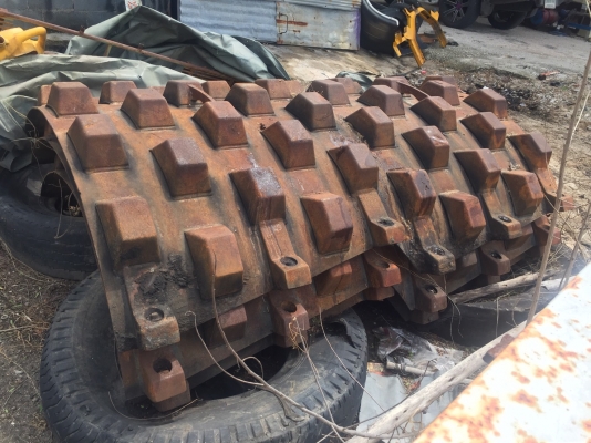 ขายเปลือกหนามรถบด10ตันBomagรุ่นใหม่ ของแท้ ใช้งานไป200ชม