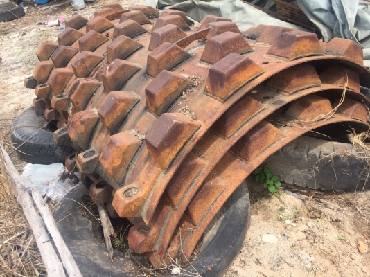 ขายเปลือกหนามรถบด10ตันBomagรุ่นใหม่ ของแท้ ใช้งานไป200ชม