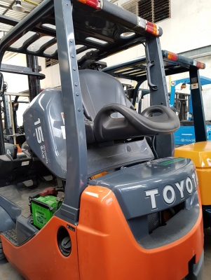 ขายรถยก TOYOTA 8FG15 เกียร์ครัช เสาสูง 4 เมตร (รถนอก ) 1400ชม. ด่วน