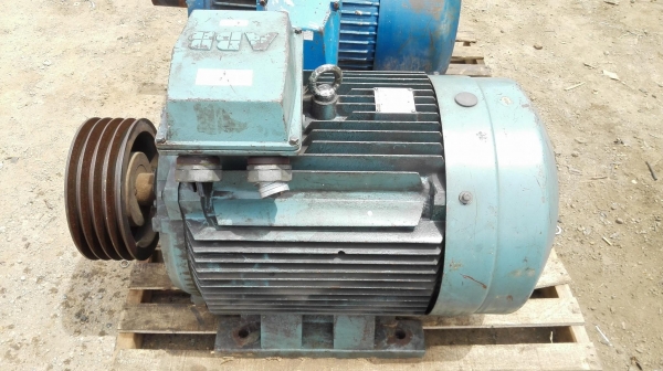 มอเตอร์ไฟฟ้ากำลัง ขนาด 100 HP 4 POLE 380V เข้ามา 2 ตัว สภาพสวยลวดเดิมวิ่งนิ่มพร้อมใช้ มอเตอร์ไฟฟ้ากำลัง ขนาด 100 HP 4 POLE 380V เข้ามา 2 ตัว สภาพสวยลวดเดิมวิ่งนิ่มพร้อมใช้