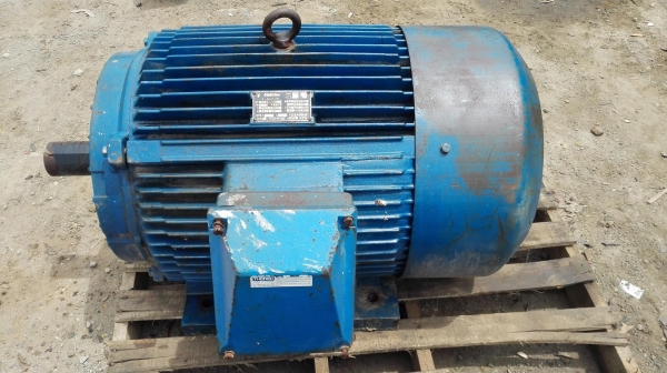 มอเตอร์ไฟฟ้ากำลัง ขนาด 100 HP 4 POLE 380V เข้ามา 2 ตัว สภาพสวยลวดเดิมวิ่งนิ่มพร้อมใช้