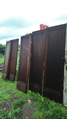 ประตูไม้สักโบราณฟักเรียบไม้แผ่นเดียว