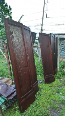 ประตูไม้สักโบราณฟักเรียบไม้แผ่นเดียว