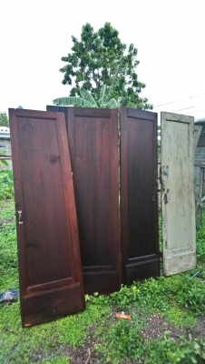 ประตูไม้สักโบราณฟักเรียบไม้แผ่นเดียว