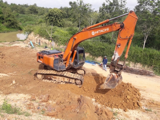 ขายรถแบคโฮ Hitachi EX200 มีเมกก้าปั้ม สภาพพร้อมใช้งาน