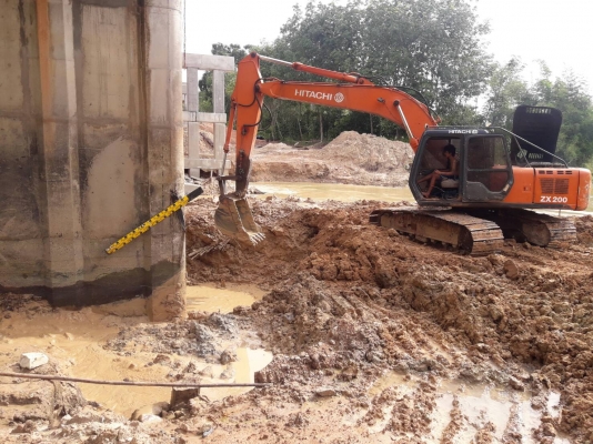 ขายรถแบคโฮ Hitachi EX200 มีเมกก้าปั้ม สภาพพร้อมใช้งาน