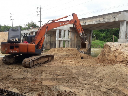 ขายรถแบคโฮ Hitachi EX200 มีเมกก้าปั้ม สภาพพร้อมใช้งาน