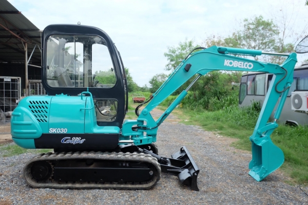 รถขุด kobelco sk030 มีเก๋งรุ่นยอดนิยมเก่าญี่ปุ่น 2,900 ชั่วโมง โทร 086-1602189