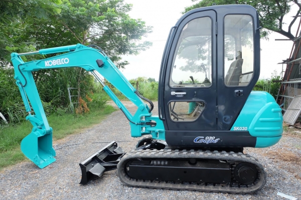 รถขุด kobelco sk030 มีเก๋งรุ่นยอดนิยมเก่าญี่ปุ่น 2,900 ชั่วโมง โทร 086-1602189