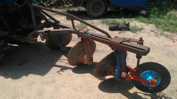 ผานบุกเบิก3ใบบัวหล่อใบเต็มลูกปืนแน่นโครงสวยสวยๆคับ ผานบุกเบิก3ใบบัวหล่อใบเต็มลูกปืนแน่นโครงสวยสวยๆคับ