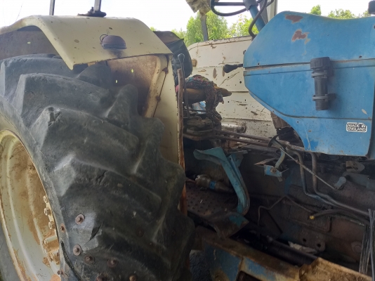 ขายรถไถ FROD 6610 เสื่อลาย สองเพลา สภาพพร้อมใช้งาน ผานหก ดันหน้า สนใจสอบถาม 093 0764943  คุณ ตั้ม