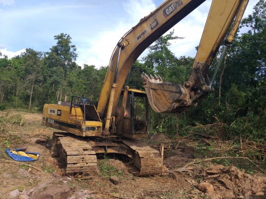 ขายด่วน CAT E200B สภาพใช้งานได้ เครื่องปั้มดี สนใจสอบถาม 093 0764943  คุณ ตั้ม