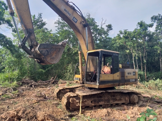 ขายด่วน CAT E200B สภาพใช้งานได้ เครื่องปั้มดี สนใจสอบถาม 093 0764943  คุณ ตั้ม