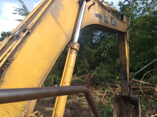 ขายด่วน CAT E200B สภาพใช้งานได้ เครื่องปั้มดี สนใจสอบถาม 093 0764943  คุณ ตั้ม