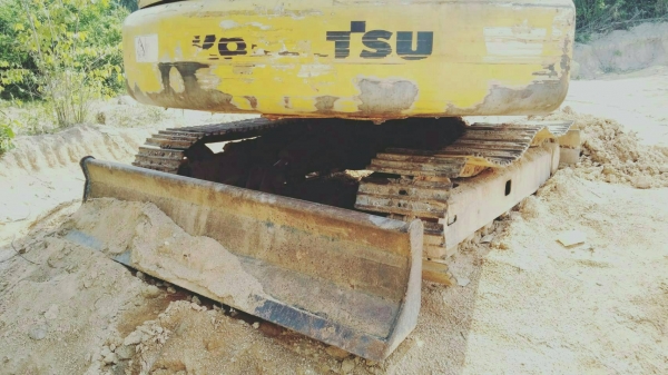 ขายรถแบคโฮ KOMATSU PC70-7 เอกสารอินวอย เครื่องพังน้ำมันเครื่องแห้ง ราคา 225000