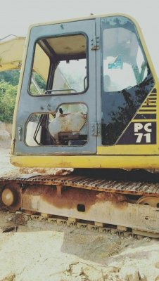 ขายรถแบคโฮ KOMATSU PC70-7 เอกสารอินวอย เครื่องพังน้ำมันเครื่องแห้ง ราคา 225000