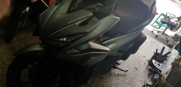 Yamaha Aerox 155 ปี 60 เครื่องดีเดิมๆ แต่งภายนอกบ้าง มือเบรคแต่ง ท่อผ่า คอเลส ภายนอกมีรอยขีดข่วนนิดหน่อย เล่มพร้อมชุดโอน