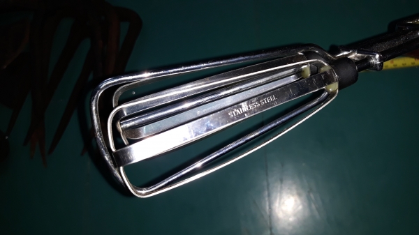 ขายที่ปั่นขนมผสมแป้งแบบมือหมุนSTANLESS MADE IN JAPAN.สวยๆ