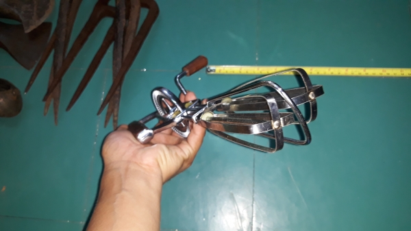 ขายที่ปั่นขนมผสมแป้งแบบมือหมุนSTANLESS MADE IN JAPAN.สวยๆ ขายที่ปั่นขนมผสมแป้งแบบมือหมุนSTANLESS MADE IN JAPAN.สวยๆ