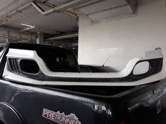 ขายกันชนหน้า jazz ตำหนิ มุมล่างสองข้าง ครับ