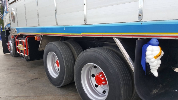 ขายรถพ่วงดั้มพืชไร่ 344 แรง อู่เบิ้มนครสวรรค์ ใส่ของได้31ตัน แต่งสวยพร้อมใช้งาน ขายรถพ่วงดั้มพืชไร่ 344 แรง อู่เบิ้มนครสวรรค์ ใส่ของได้31ตัน แต่งสวยพร้อมใช้งาน