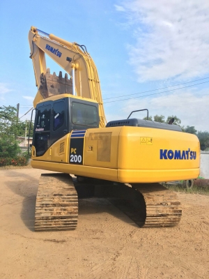 ขายรถแบคโฮ KOMATSU PC200-7 เอกสารเล่ม ไมล์ 13000 ชม.ราคา 1400000
