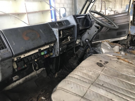 รถสเปร์ยาง ถังจุ3000ลิตร รถ6ล้อIsuzu ELF พร้อมใช้งาน