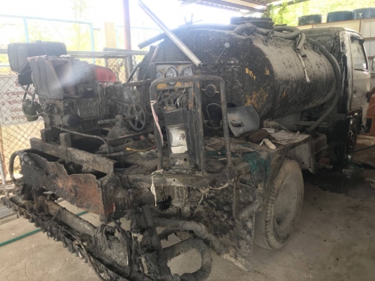 รถสเปร์ยาง ถังจุ3000ลิตร รถ6ล้อIsuzu ELF พร้อมใช้งาน