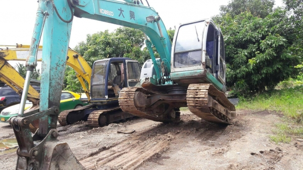 มี VDO ให้ชม.รถแบคโฮ KOBELCO SK115SR เอกสารอินวอย ราคา 680000