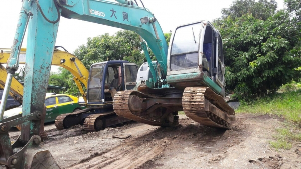 มี VDO ให้ชม.รถแบคโฮ KOBELCO SK115SR เอกสารอินวอย ราคา 680000